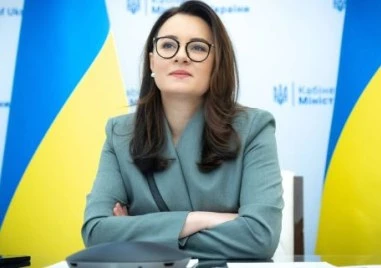 Украинската Върховна рада парламентът на Украйна получи оставката на премиера