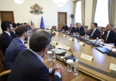 Министър председателят Румен Радев проведе среща с делегация на футболен