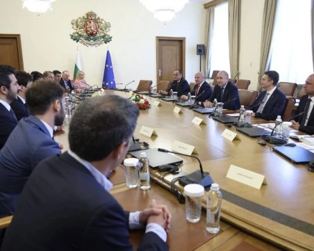 Румен Радев се срещна с делегация от ФК Барселона