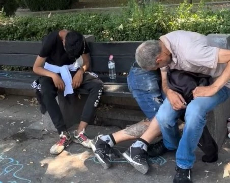 Трите зомбита на площад 