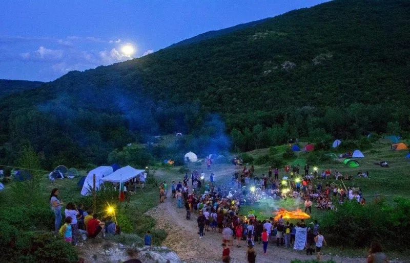 Хипи фестивалът Събуди се край Куклен обеща шест дни сред