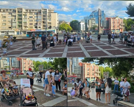 Пловдивските майки излязоха на протест срещу 398 евро майчинство