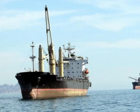 Иран заплаши САЩ да блокира още ключови морски пътища, след заплахите на Тръмп