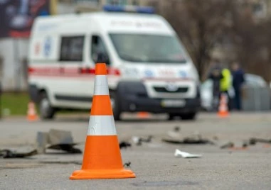 Две деца са с опасност за живота след катастрофа между кола и нерегистриран мотор в Огняново