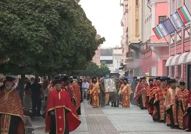 Литийно шествие премина по Главната улица на Пловдив в навечерието