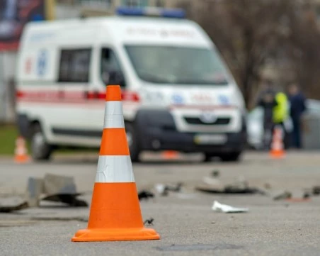 Две деца са с опасност за живота след катастрофа между кола и нерегистриран мотор в Огняново