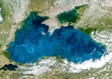 Изумителна метаморфоза: НАСА засне как Черно море стана тюркоазено