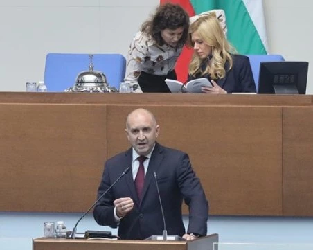 Револверът на Радев от Ердоган отива в Музея на МВР