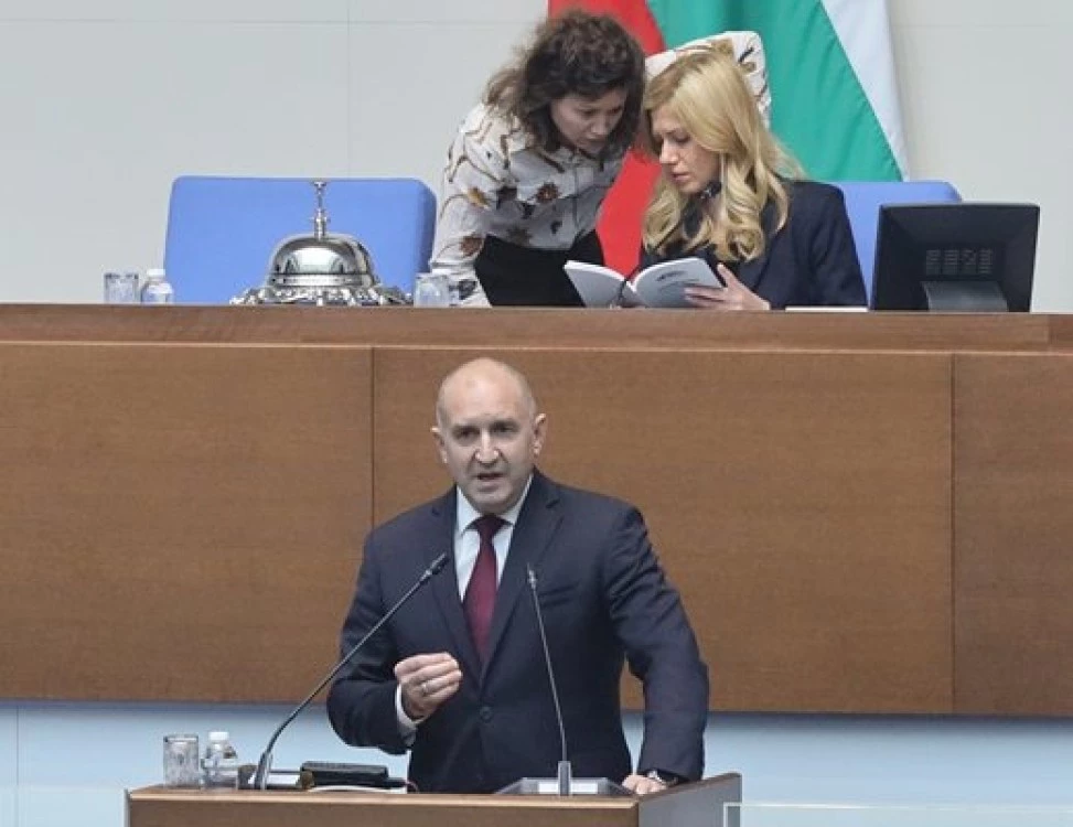 Револверът на Радев от Ердоган отива в Музея на МВР