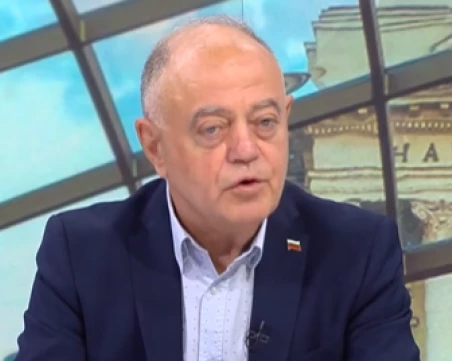 Атанас Атанасов: Оттеглям се като председател на ДСБ, но оставам в политиката