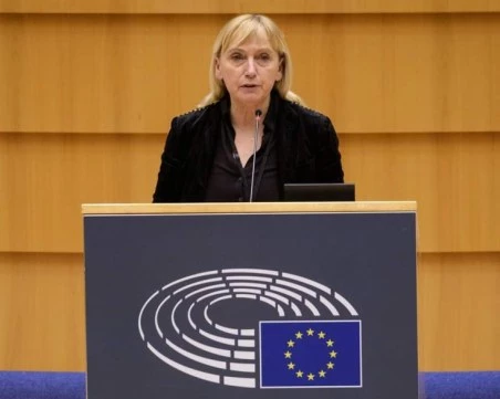 Елена Йончева със сигнал до Европол и Интерпол за политическа злоупотреба с лични данни и полицейско сътрудничество
