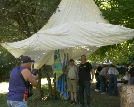 Парашутисти от цялата страна се събраха в Калофер за първия национален събор ВИДЕО