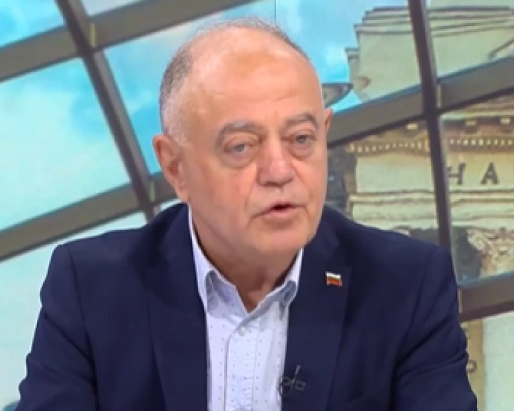 Атанас Атанасов: Оттеглям се като председател на ДСБ, но оставам в политиката