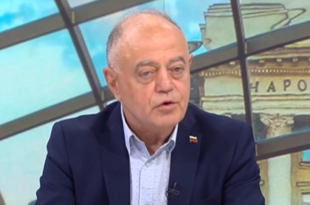 Атанас Атанасов: Оттеглям се като председател на ДСБ, но оставам в политиката