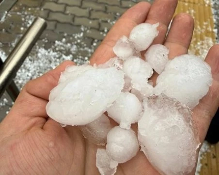 Градушка колкото яйце удари село в Благоевградско