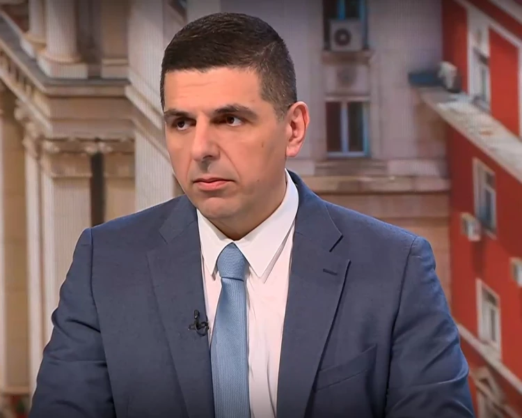 Ивайло Мирчев: България изпраща противоречиви сигнали - с единия крак на Запад, с другия към Русия