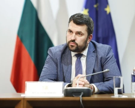 ГЕРБ: Ние пуснахме самолетите на САЩ за учение, а Радев - за войната