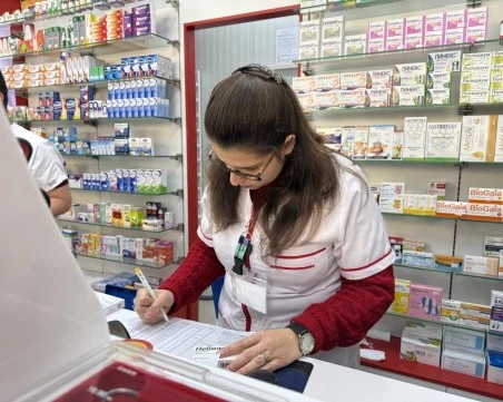 ИКМФ: Повече средства за лекарства, но без решение за професионалната грижа, която гарантира достъпа до тях