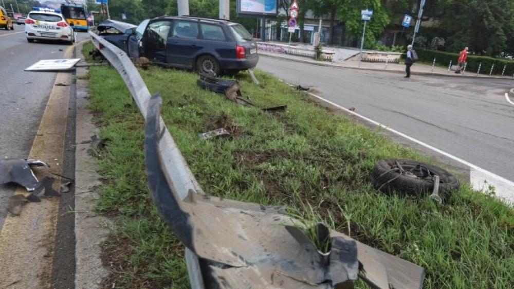 Двама загинали и 17 ранени при катастрофи в страната за ден