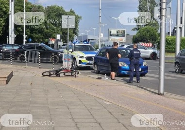 Кола помете колоездач до Панаира, мъжът си глътна езика