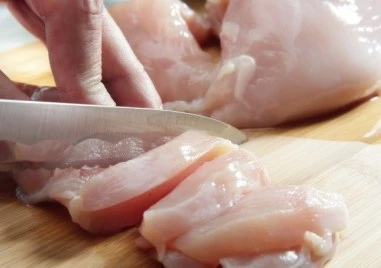 Гръцките здравни власти разследват огнище на салмонела в град Ламия