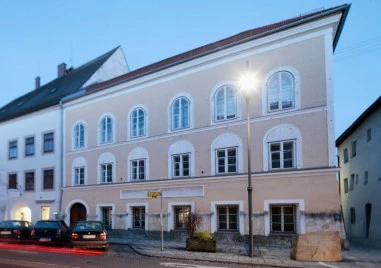 Сградата край австрийската граница с Германия в която е роден