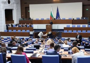 Депутатите спориха за бюджета при полупразна зала, окончателното гласуване е утре
