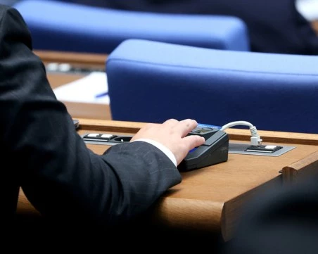 Депутатите гласуват окончателно държавния бюджет