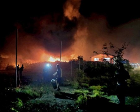 Голям пожар избухна край бившия завод „Химик