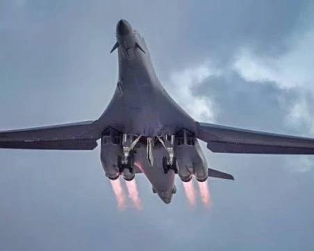 За първи път: САЩ удариха Иран с бомбардировачи B-1