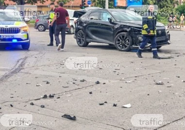Катастрофа до кметството в  Тракия, две коли се смазаха след отнето предимство