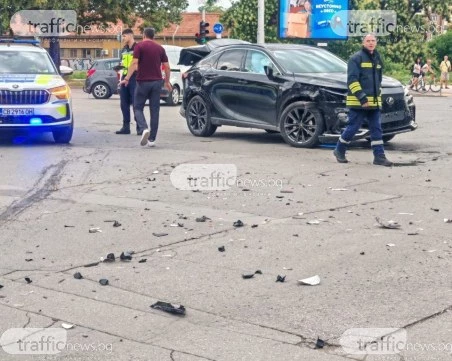 Катастрофа до кметството в  Тракия, две коли се смазаха след отнето предимство