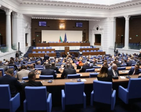 Опозицията поиска вето върху Бюджет 2026 и предупреди за дългова спирала