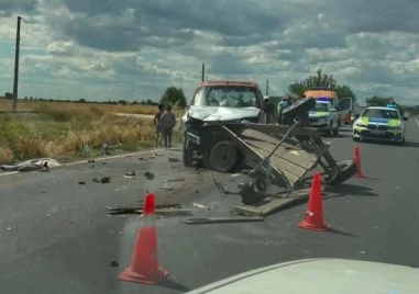 Кола помете каруца в Белозем, има пострадал