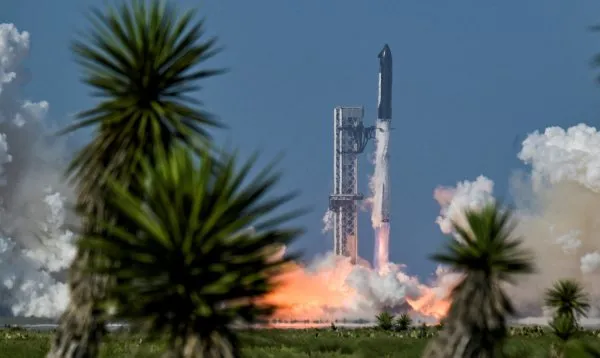 Гигантската ракета Старшип на компанията SpaceX на Илон Мъск беше изстреляна за