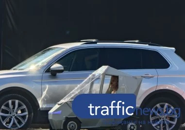 Самоделен „мини Cybertruck без номера се движи по улиците на Пловдив