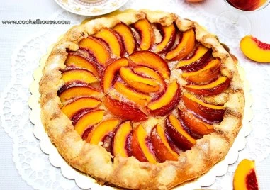 Вкусът на лятото: Хрупкав галет със сочни праскови