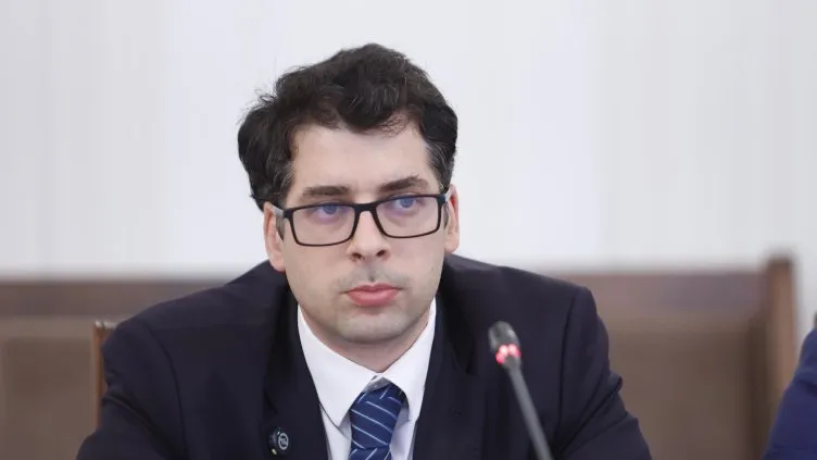 Пеканов: Трябва да загърбим модела на евтина дестинация, за да решим демографските проблеми