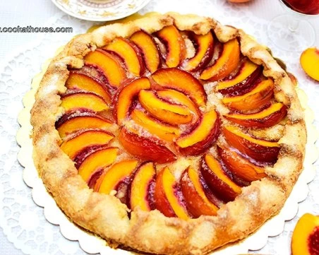 Вкусът на лятото: Хрупкав галет със сочни праскови