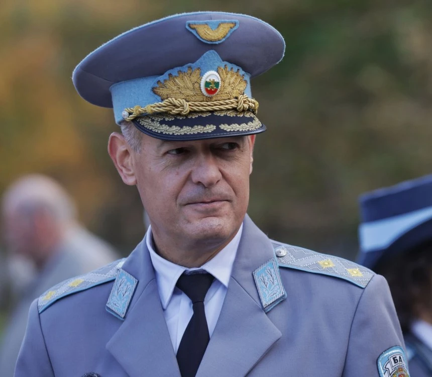 Началникът на Военновъздушните сили няма да се кандидатира за вицепрезидент