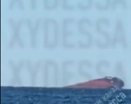 Потъна товарният кораб, поразен при руска атака в Черно море