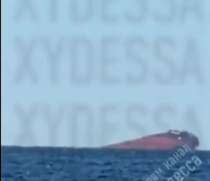 Потъна товарният кораб, поразен при руска атака в Черно море