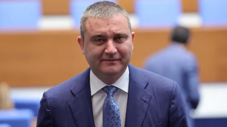 Народният представител от ГЕРБ СДС Владислав Горанов коментира пред журналисти
