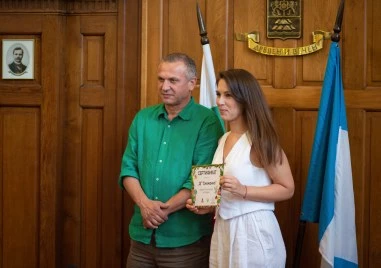 Заместник-кметът Иван Стоянов отличи младите екопосланици на Пловдив