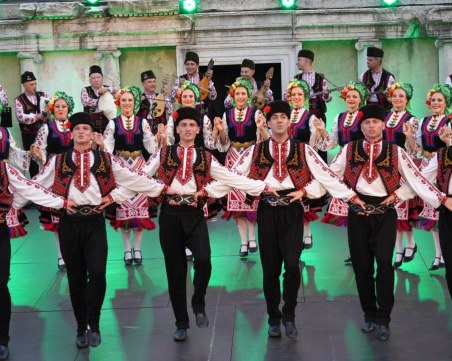 Фолклорна фиеста на Античния: 3000 аплодираха танцьори от три континента