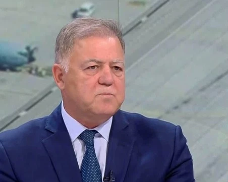 Ненчев: Бързо се пропуква мнозинството, мандатът на Радев няма да е пълен