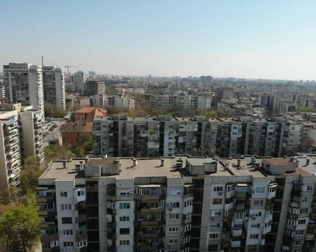 Живот на ръба, лудост, прегряване: Банките дават рекордни ипотеки, 1.2 млрд. евро кредити на домакинствата