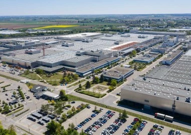 BMW планира да съкрати около 8000 души