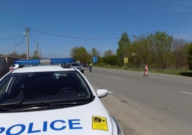 Катастрофа с микробус и трактор блокира пътя Пловдив-Карлово