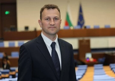 Прецедент: Стоян Тричков стана първият наказан депутат в 52-ото Народно събрание